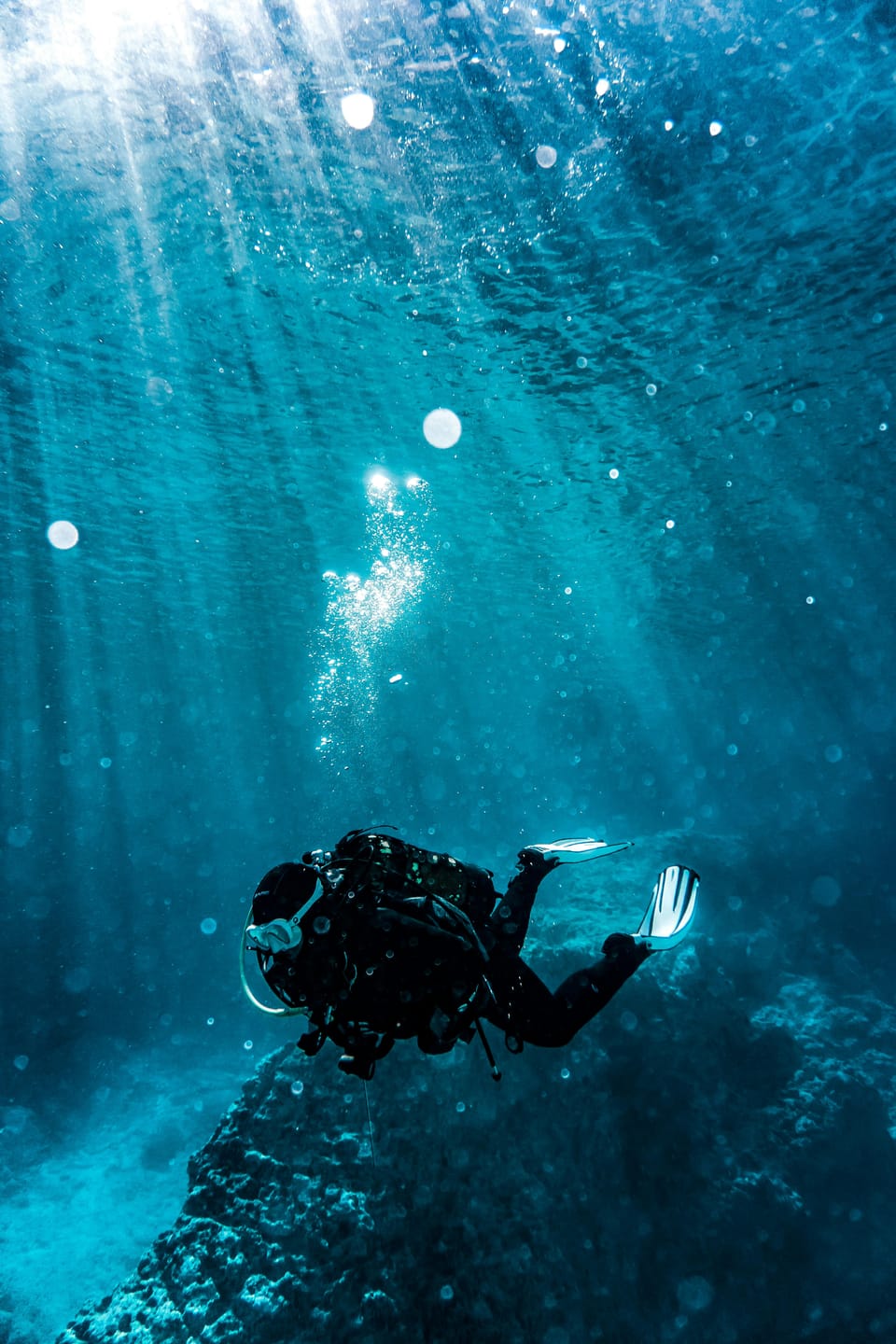 On diving with Hydrogen: exploring the limits of diving